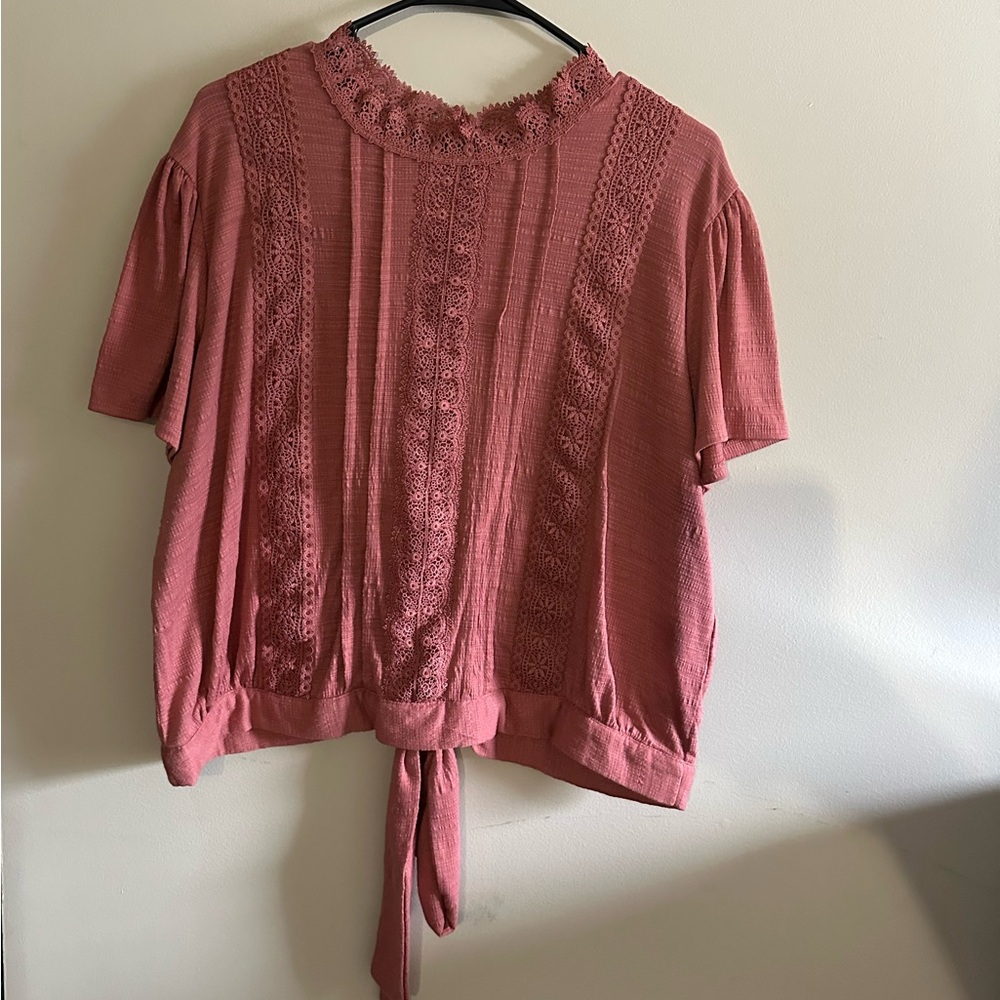 No Boundaries lace mauve top NWOT